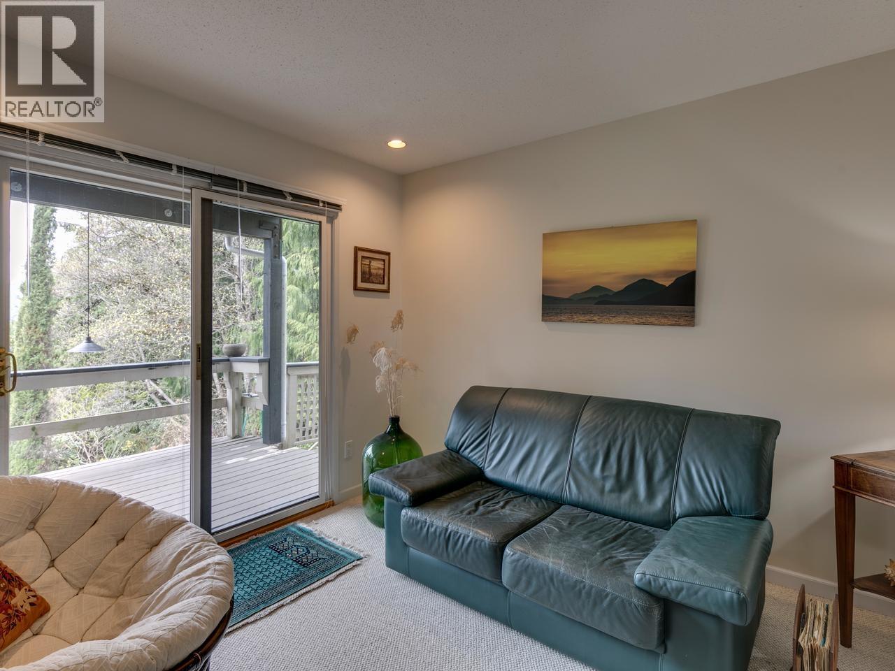 110 OCEANVIEW PLACE, Lions Bay