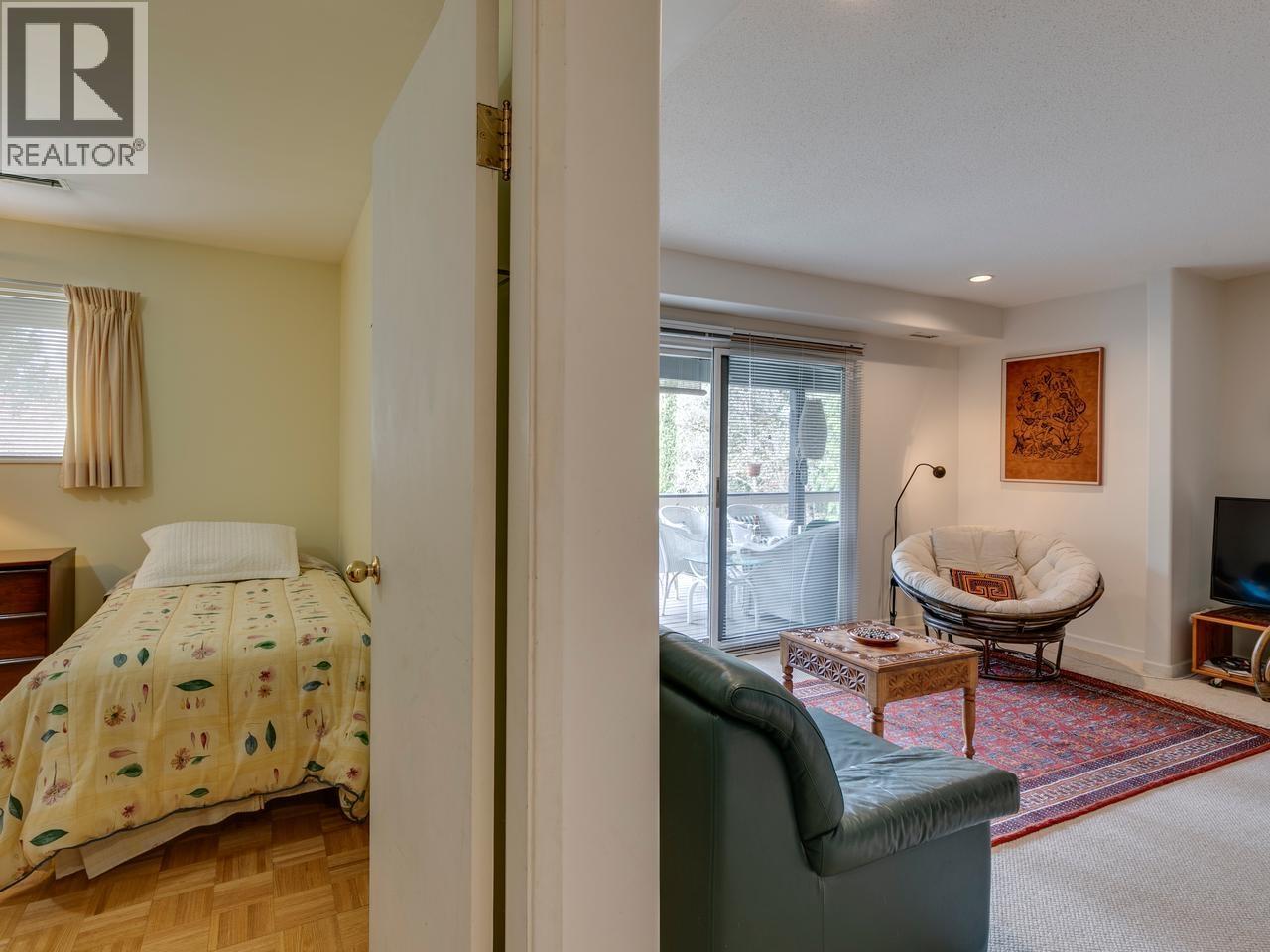 110 OCEANVIEW PLACE, Lions Bay