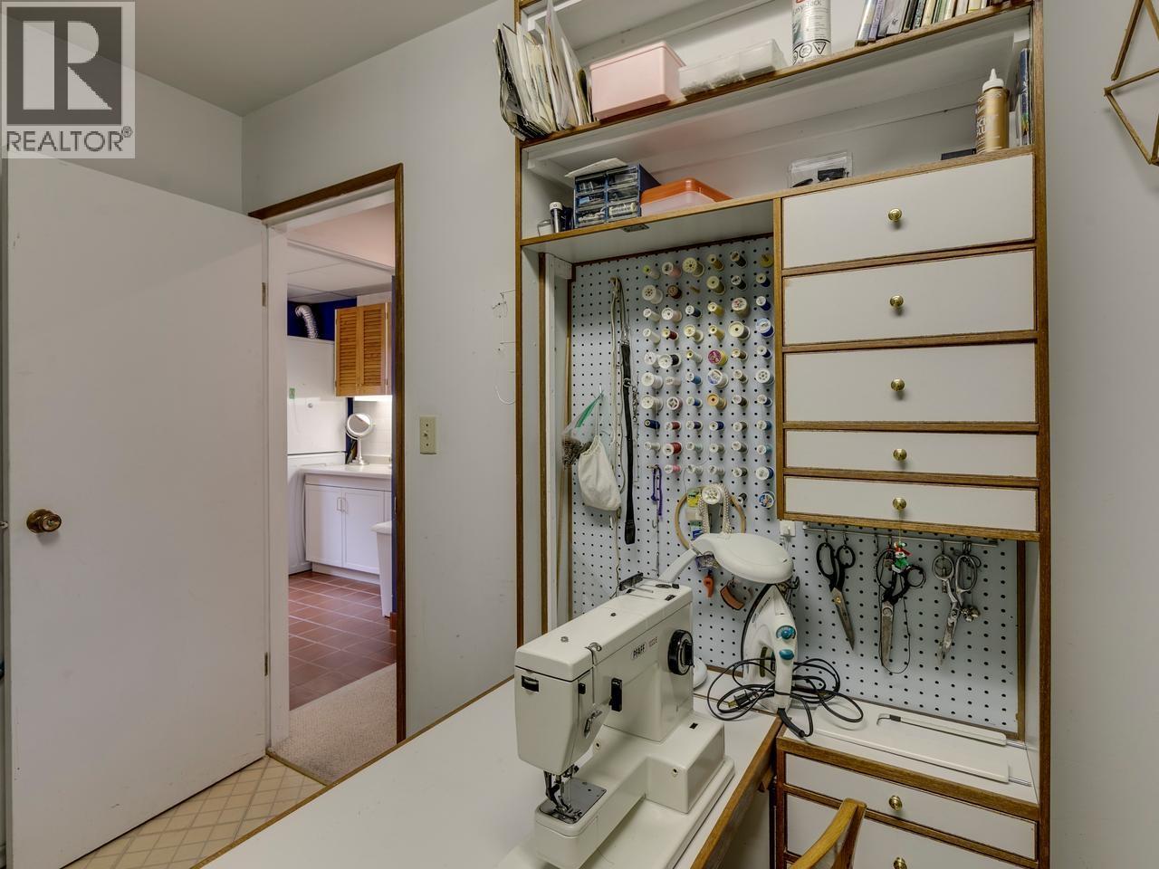 110 OCEANVIEW PLACE, Lions Bay