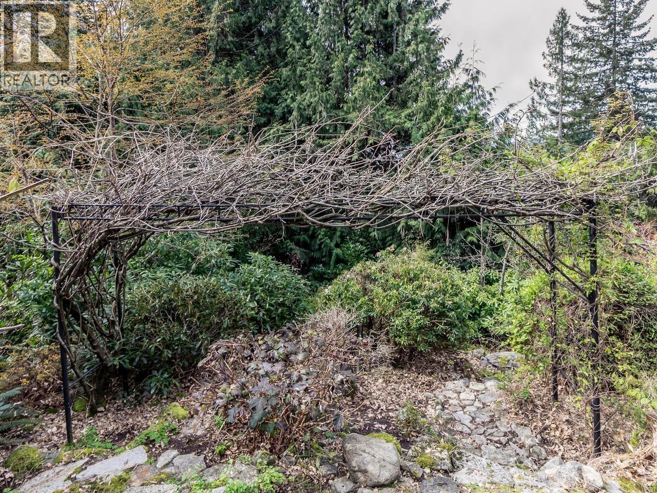 110 OCEANVIEW PLACE, Lions Bay