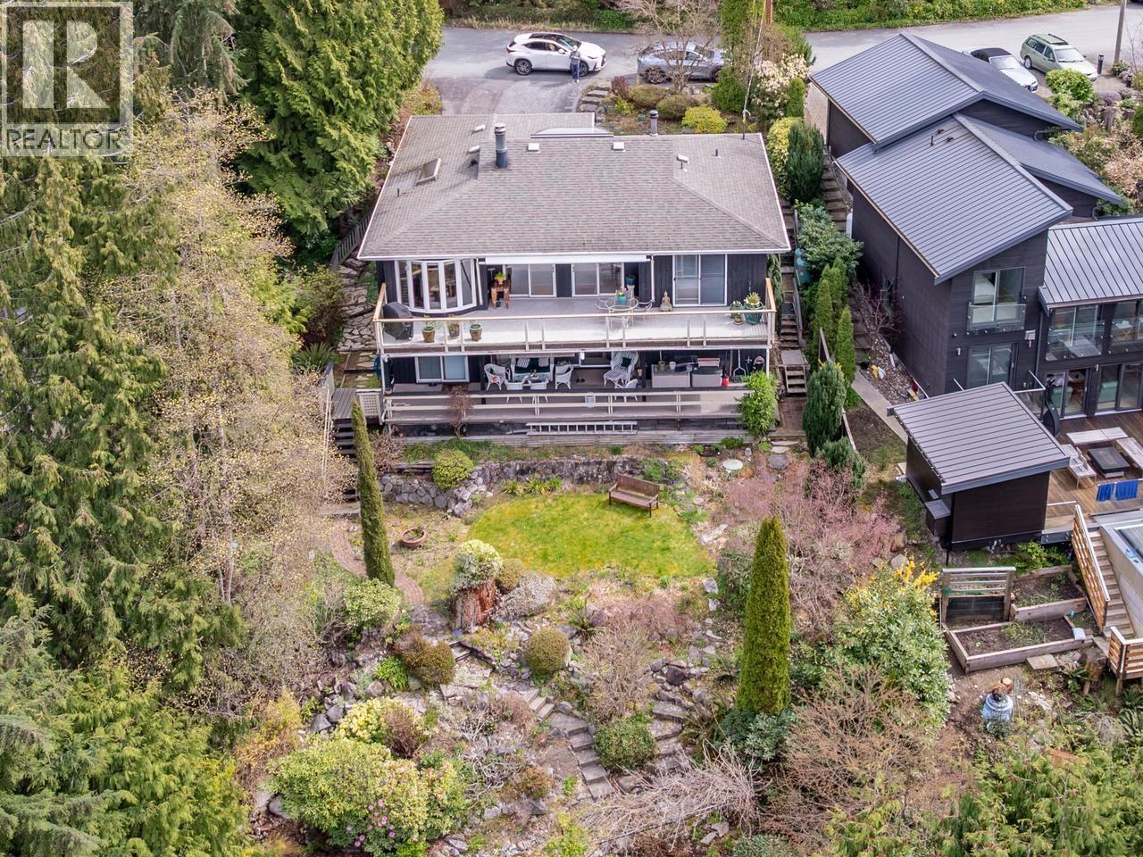 110 OCEANVIEW PLACE, Lions Bay