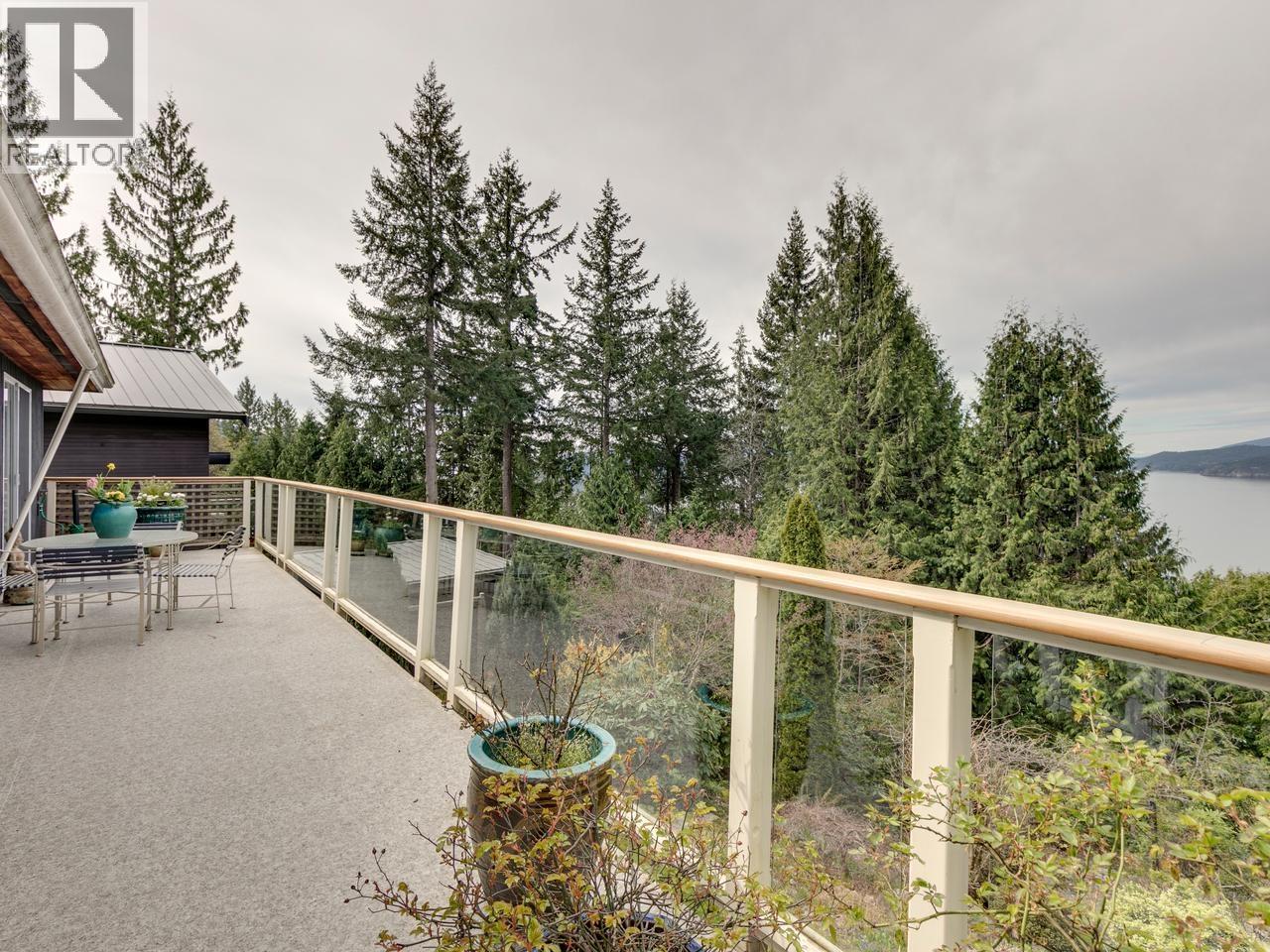110 OCEANVIEW PLACE, Lions Bay