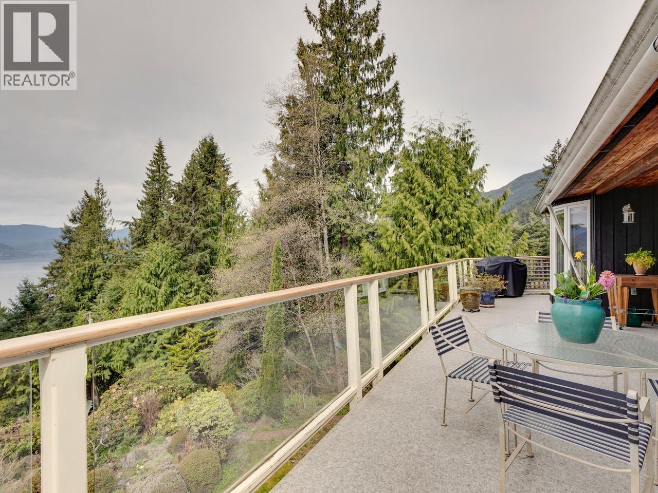 110 OCEANVIEW PLACE, Lions Bay