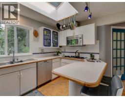 110 Oceanview Place, Lions Bay, BC V0N2E0 Photo 15