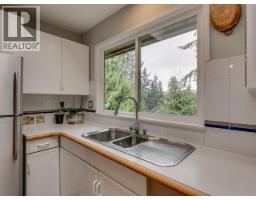 110 Oceanview Place, Lions Bay, BC V0N2E0 Photo 18