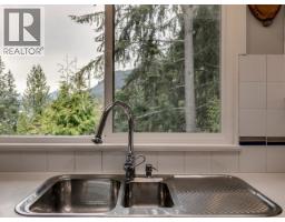 110 Oceanview Place, Lions Bay, BC V0N2E0 Photo 19