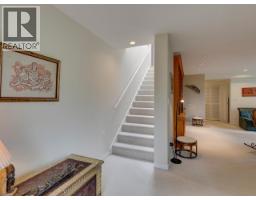 110 Oceanview Place, Lions Bay, BC V0N2E0 Photo 24