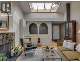110 Oceanview Place, Lions Bay, BC V0N2E0 Photo 6