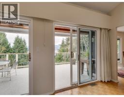 110 Oceanview Place, Lions Bay, BC V0N2E0 Photo 7