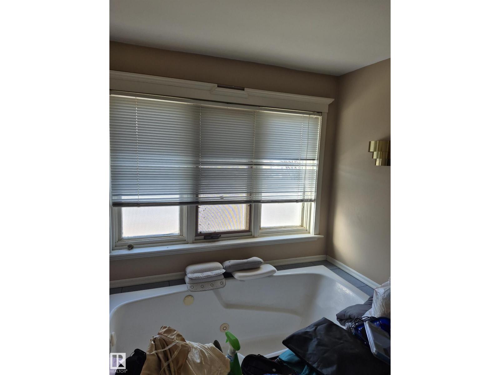 11301 87 ST NW - 23