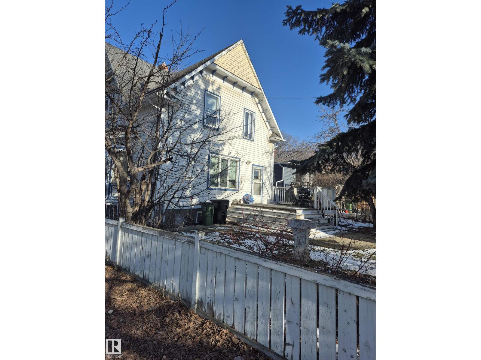 11301 87 ST NW - 4