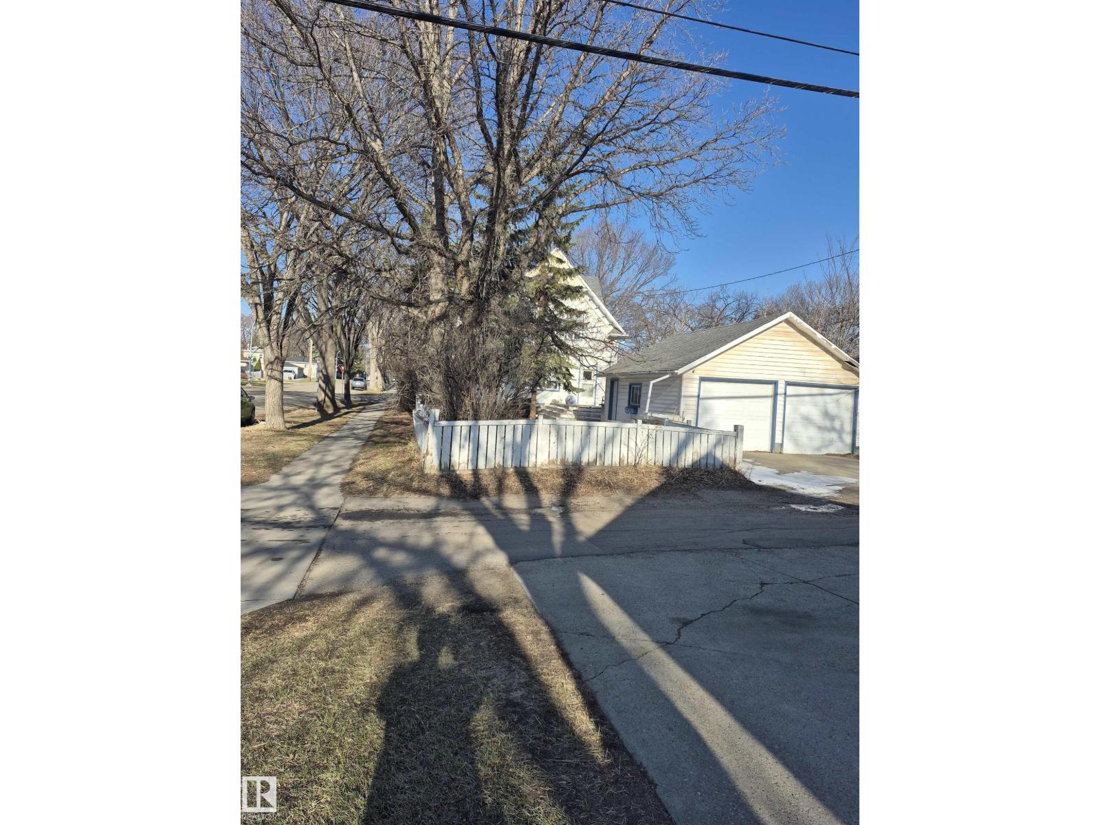 11301 87 ST NW - 5