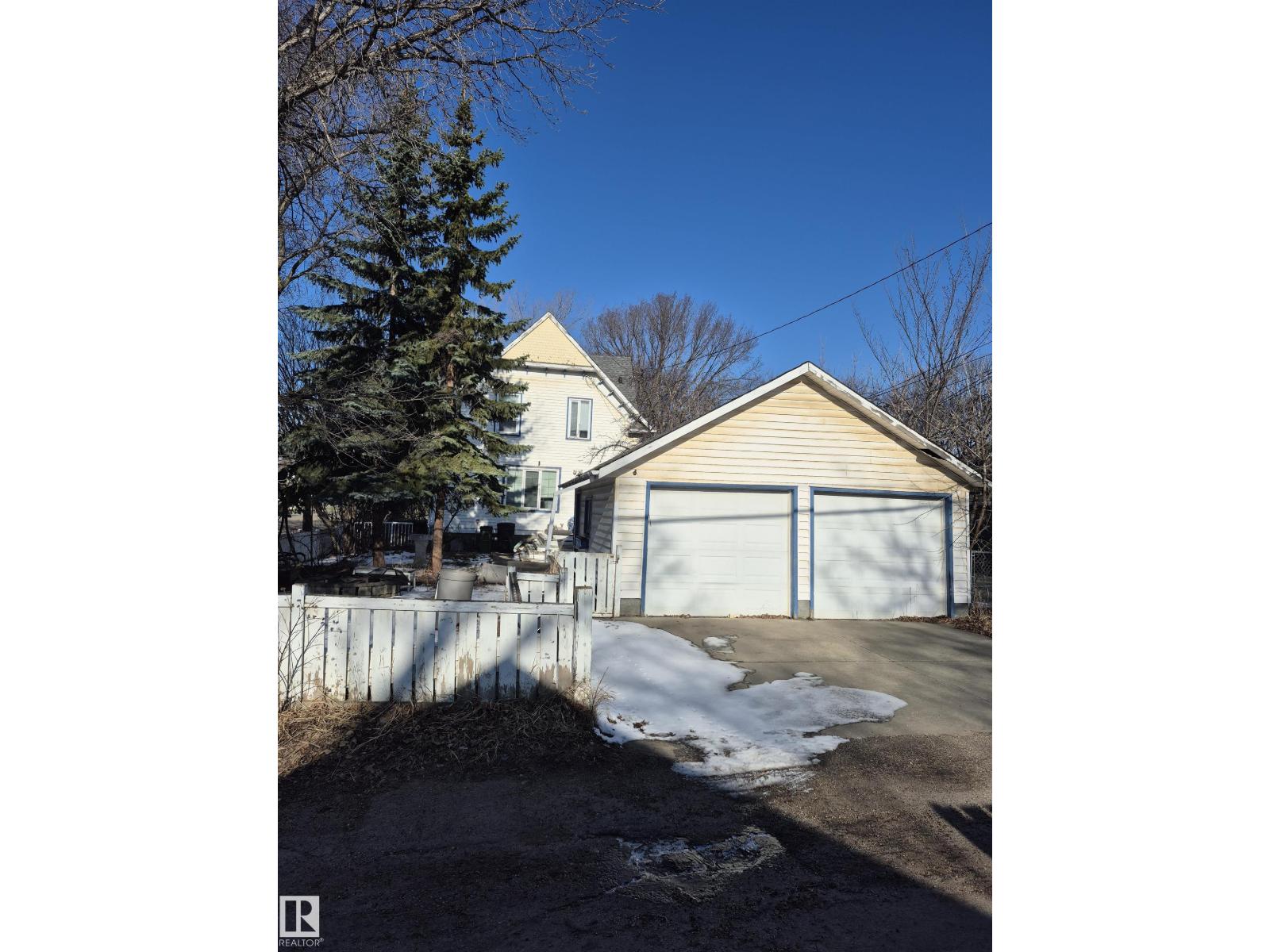 11301 87 ST NW - 6