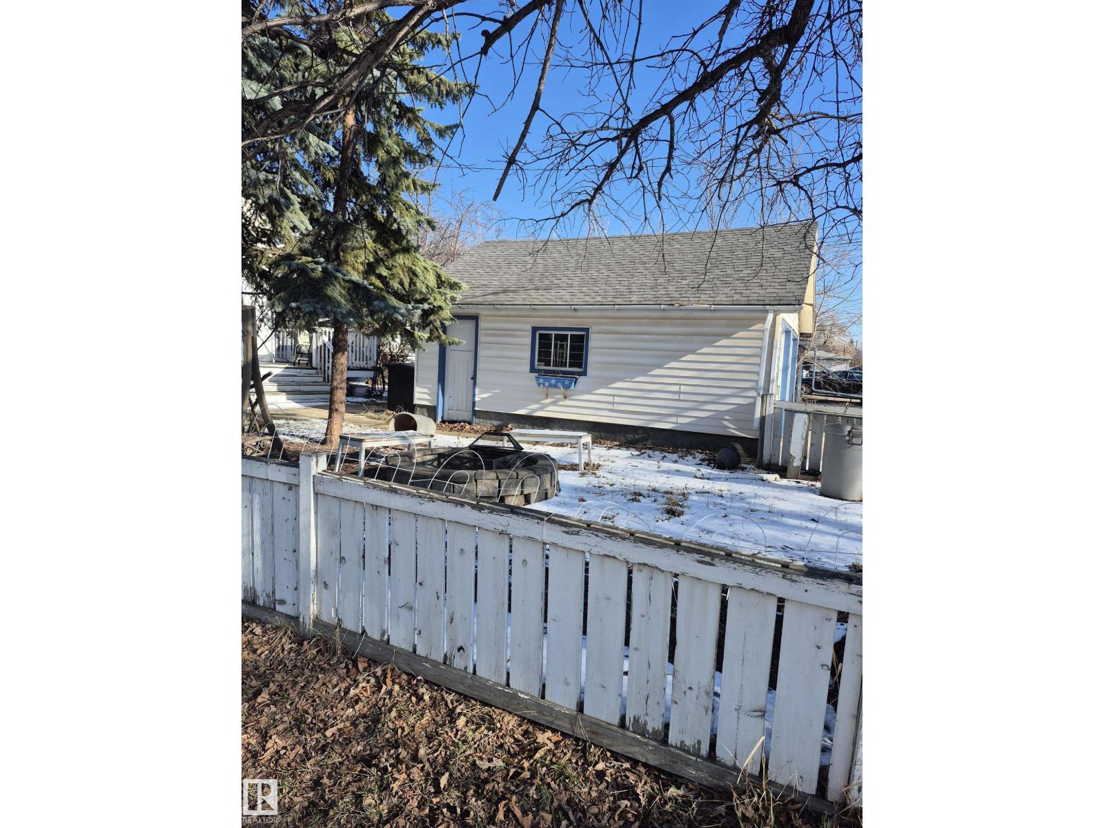 11301 87 ST NW - 7