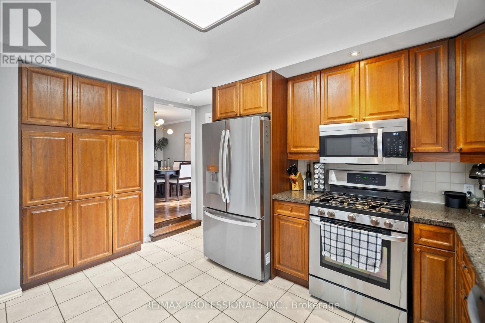 4625 DUNDAS STREET W - 16