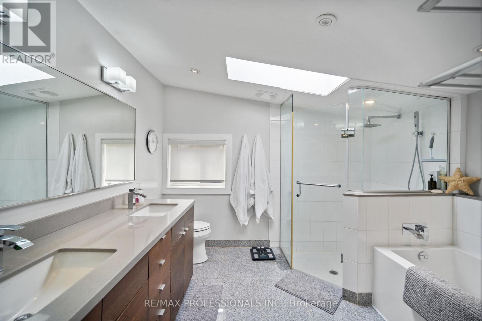 4625 DUNDAS STREET W - 32