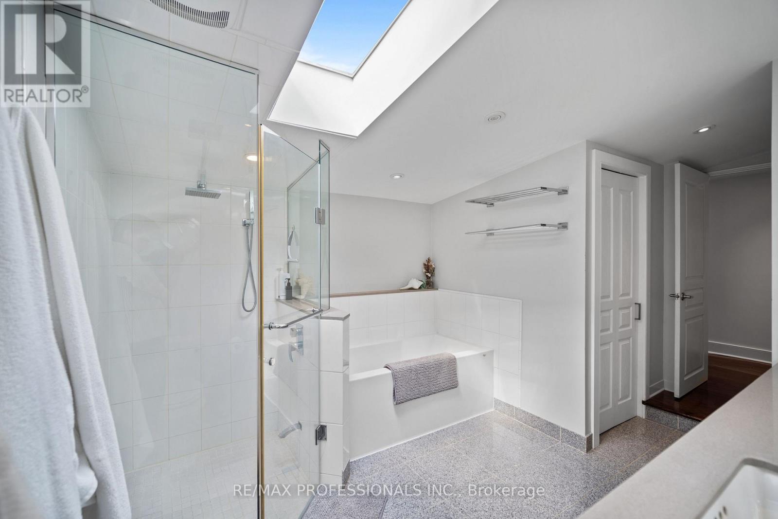 4625 DUNDAS STREET W - 34