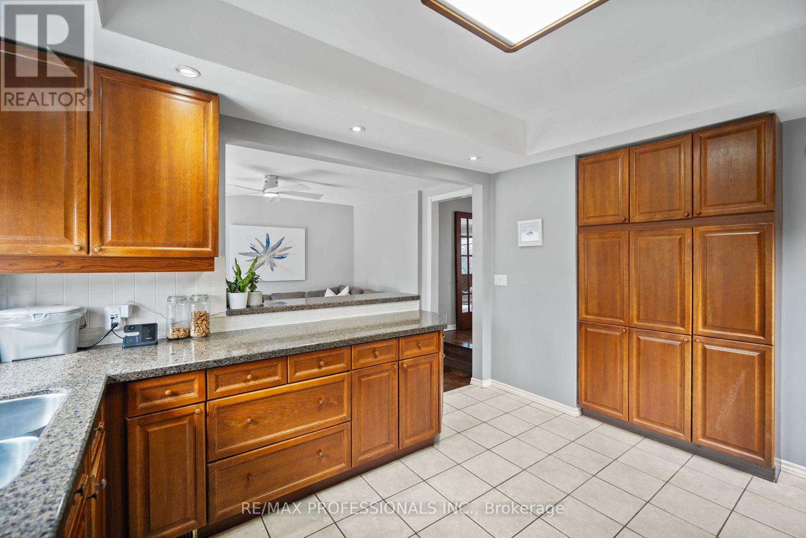 4625 DUNDAS STREET W - 15