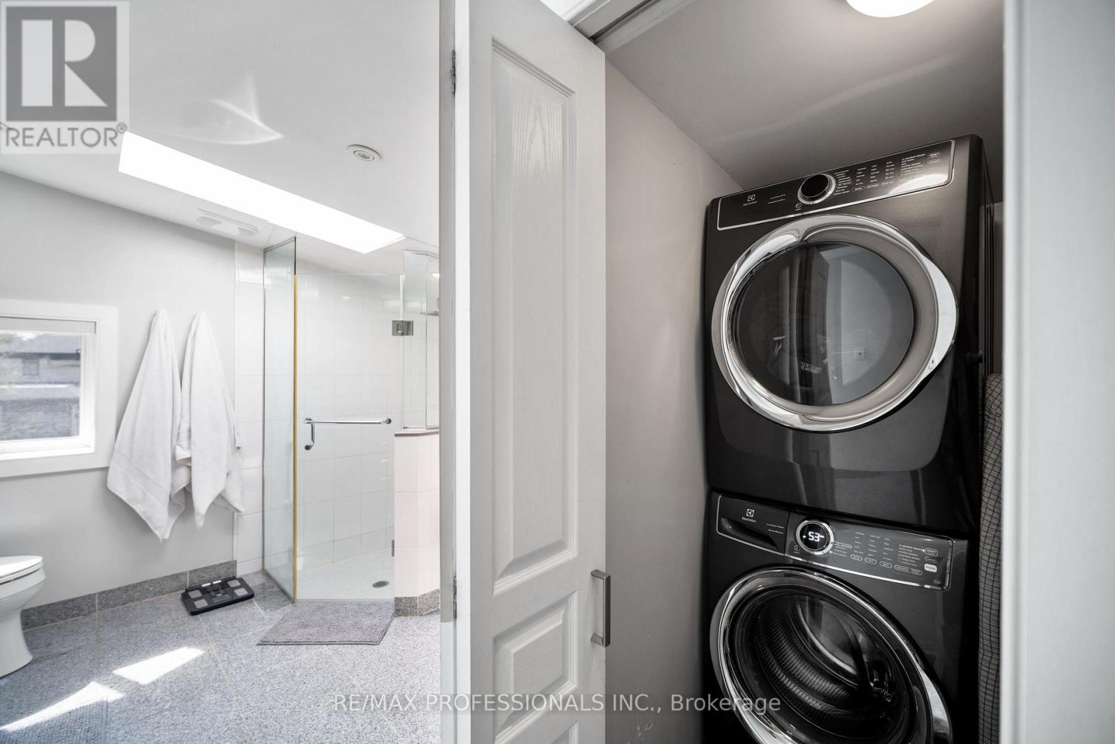 4625 DUNDAS STREET W - 35