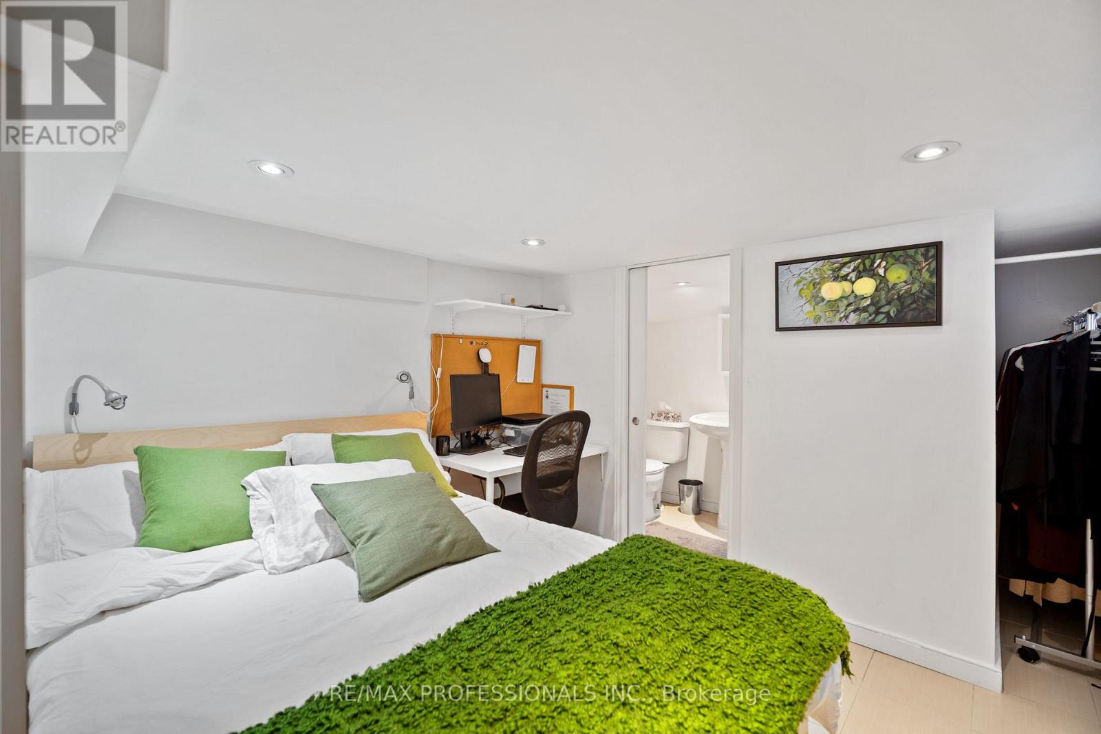 4625 DUNDAS STREET W - 40