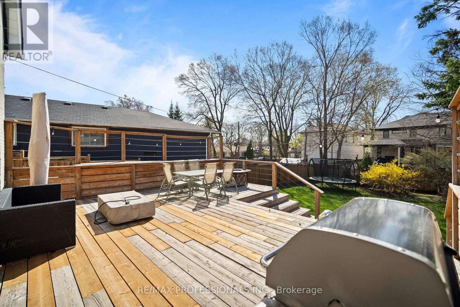 4625 DUNDAS STREET W - 45
