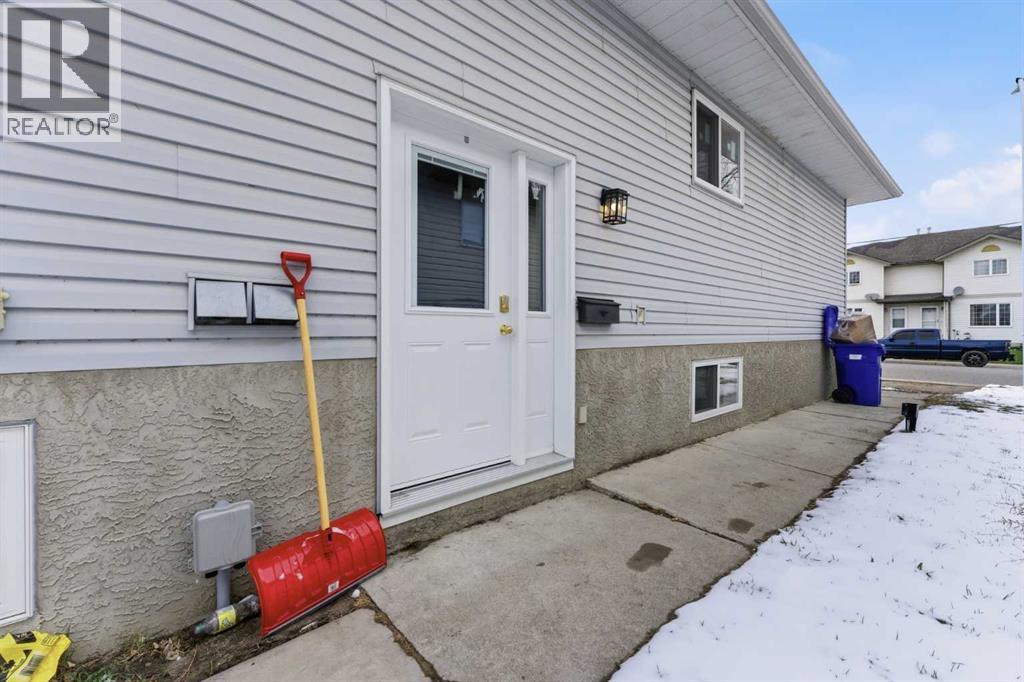 13 Green Meadow Crescent - 14