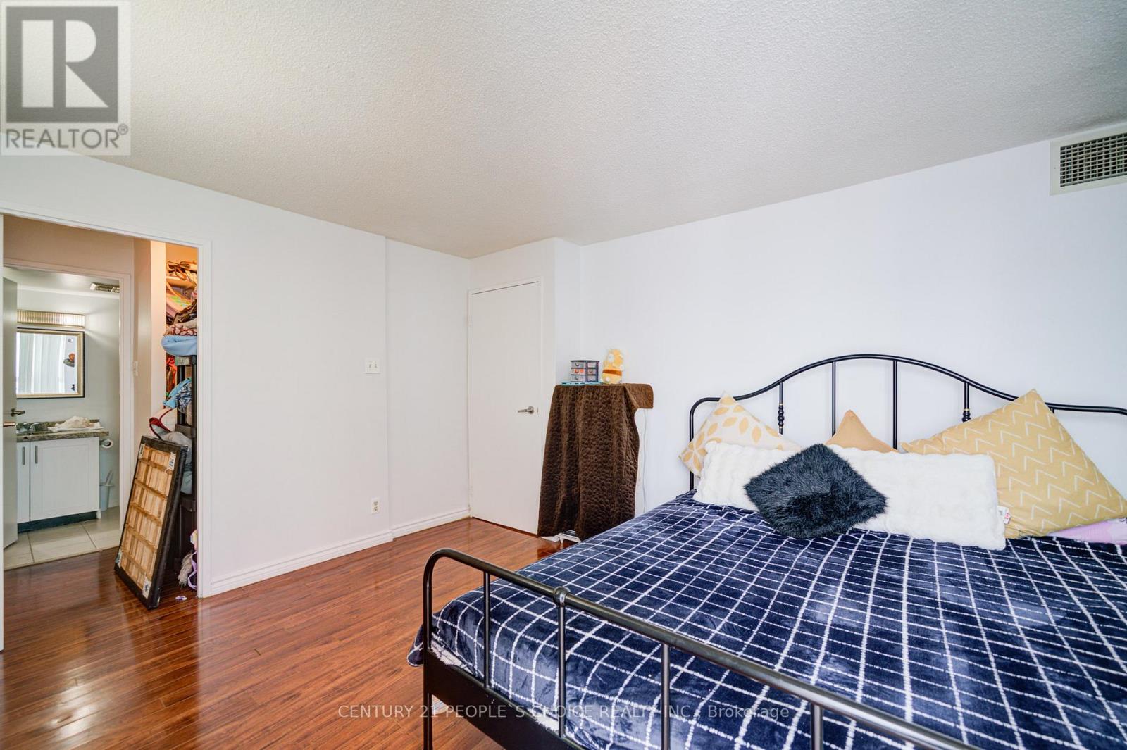 #1206 25 TRAILWOOD DRIVE - 21
