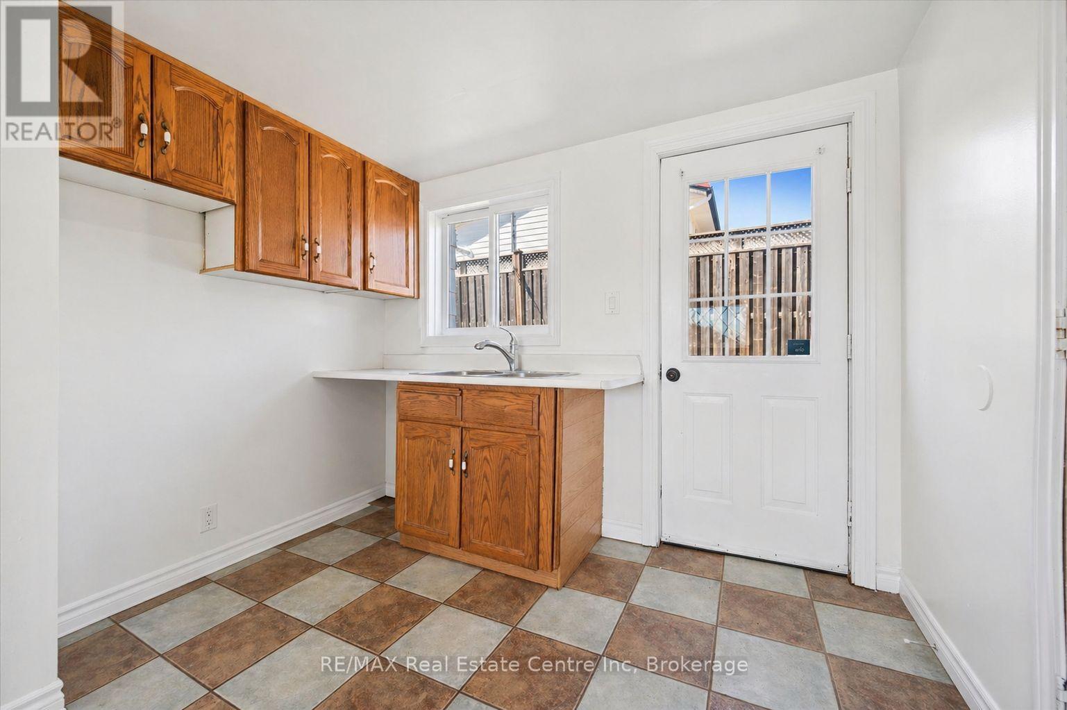 6 EASTVIEW ROAD - 25