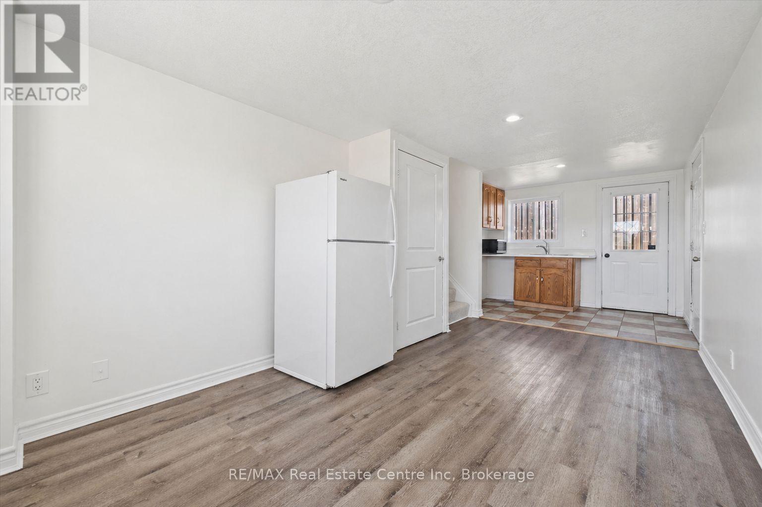 6 EASTVIEW ROAD - 26