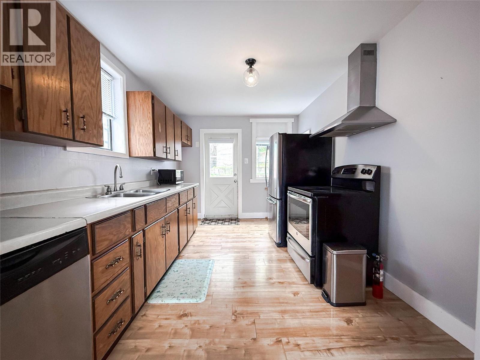 2224 Topping Street, Trail