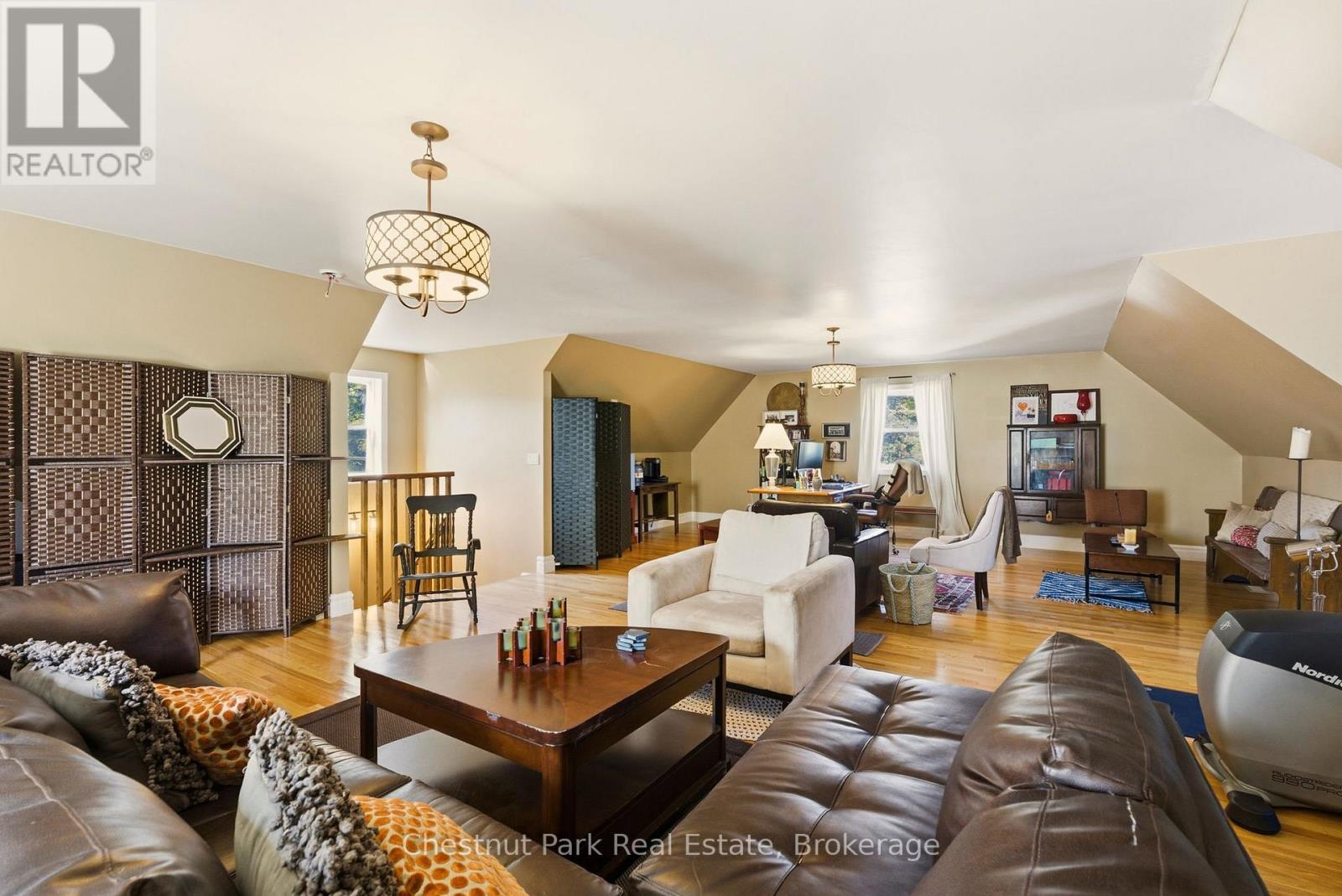 75 POND CRESCENT - 34