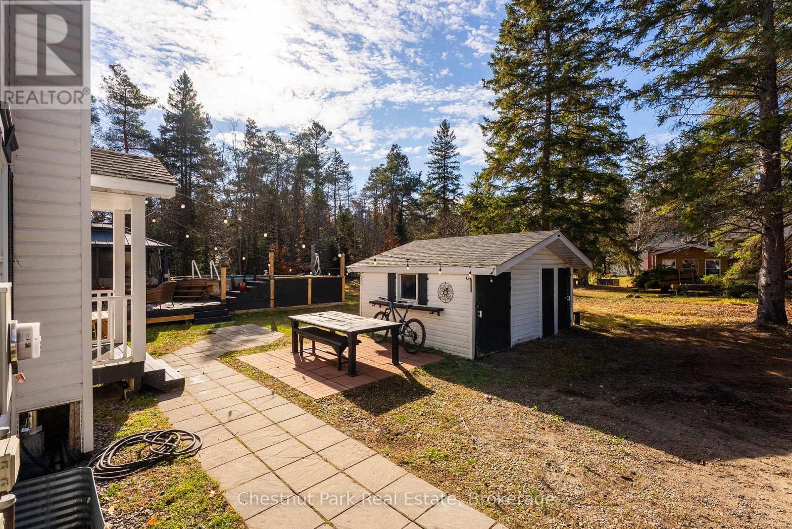 75 POND CRESCENT - 43