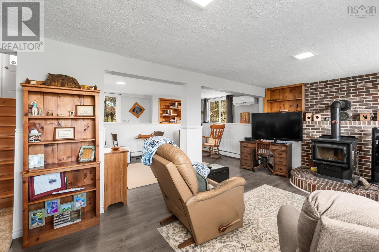 Property 24 of 37 of 89 Pinetree Crescent