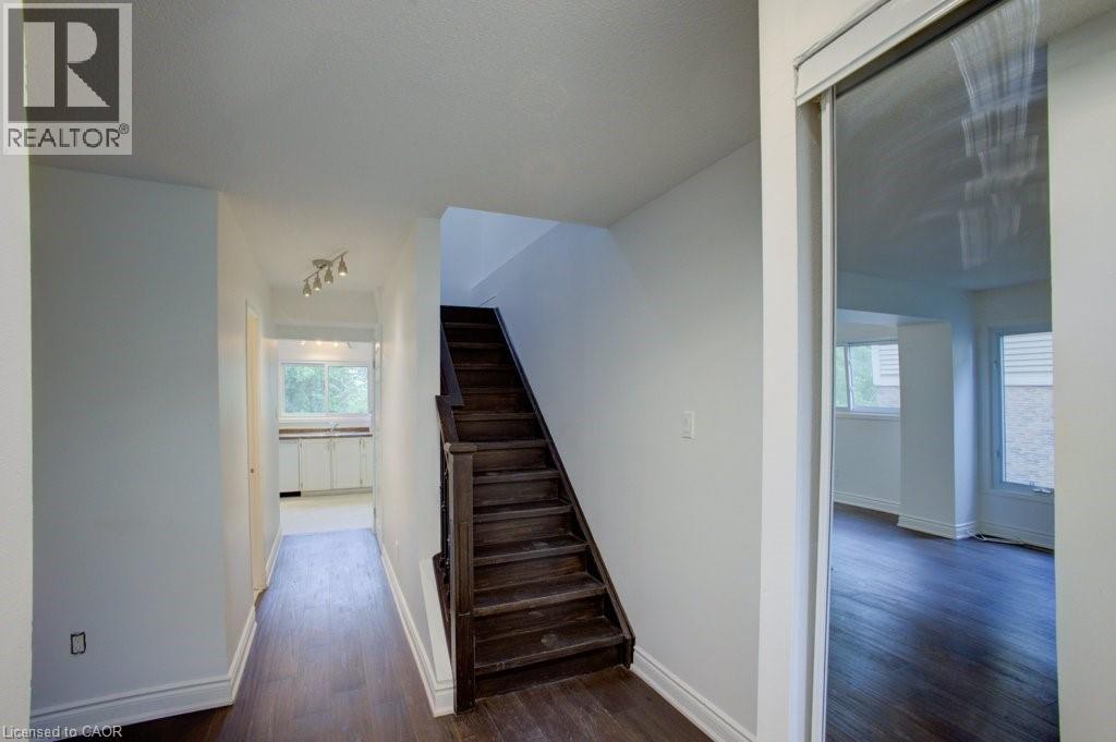 36 FOX Run, Barrie, Ontario, L4N5L5 — Photo 4