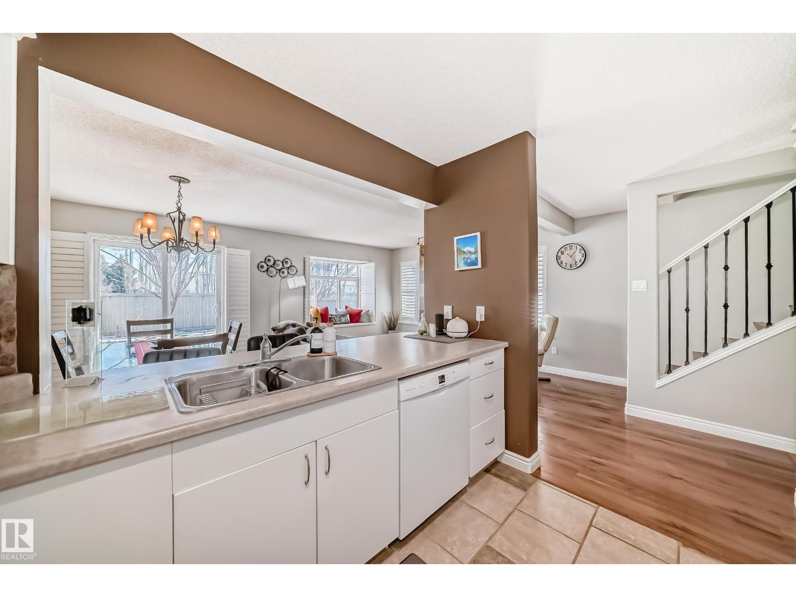 #16 200 ERIN RIDGE DR, St. Albert