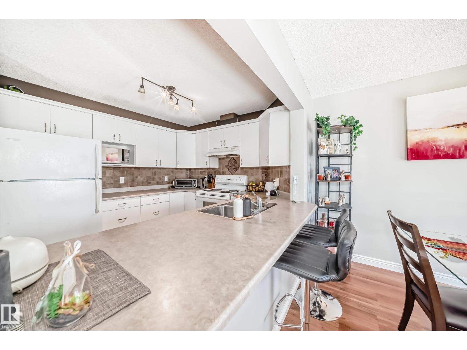 #16 200 ERIN RIDGE DR, St. Albert