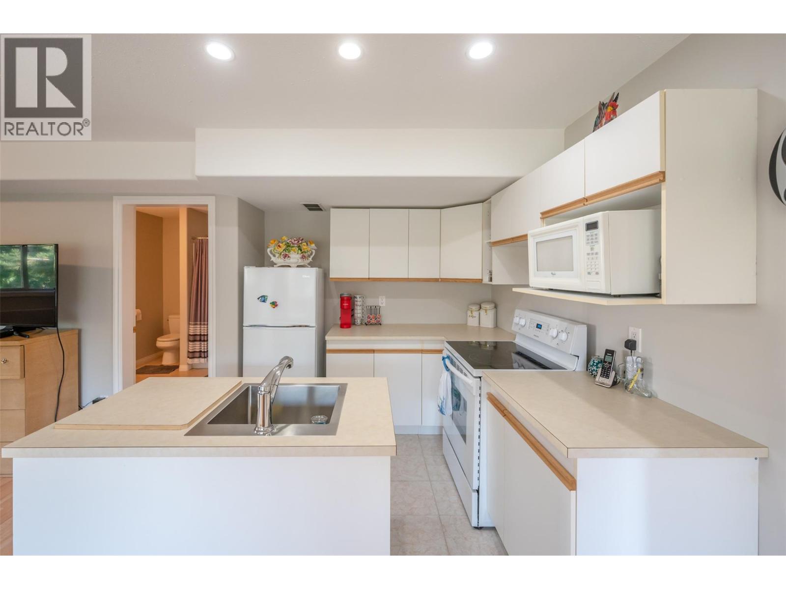 3604 LOBELIA Drive, Osoyoos