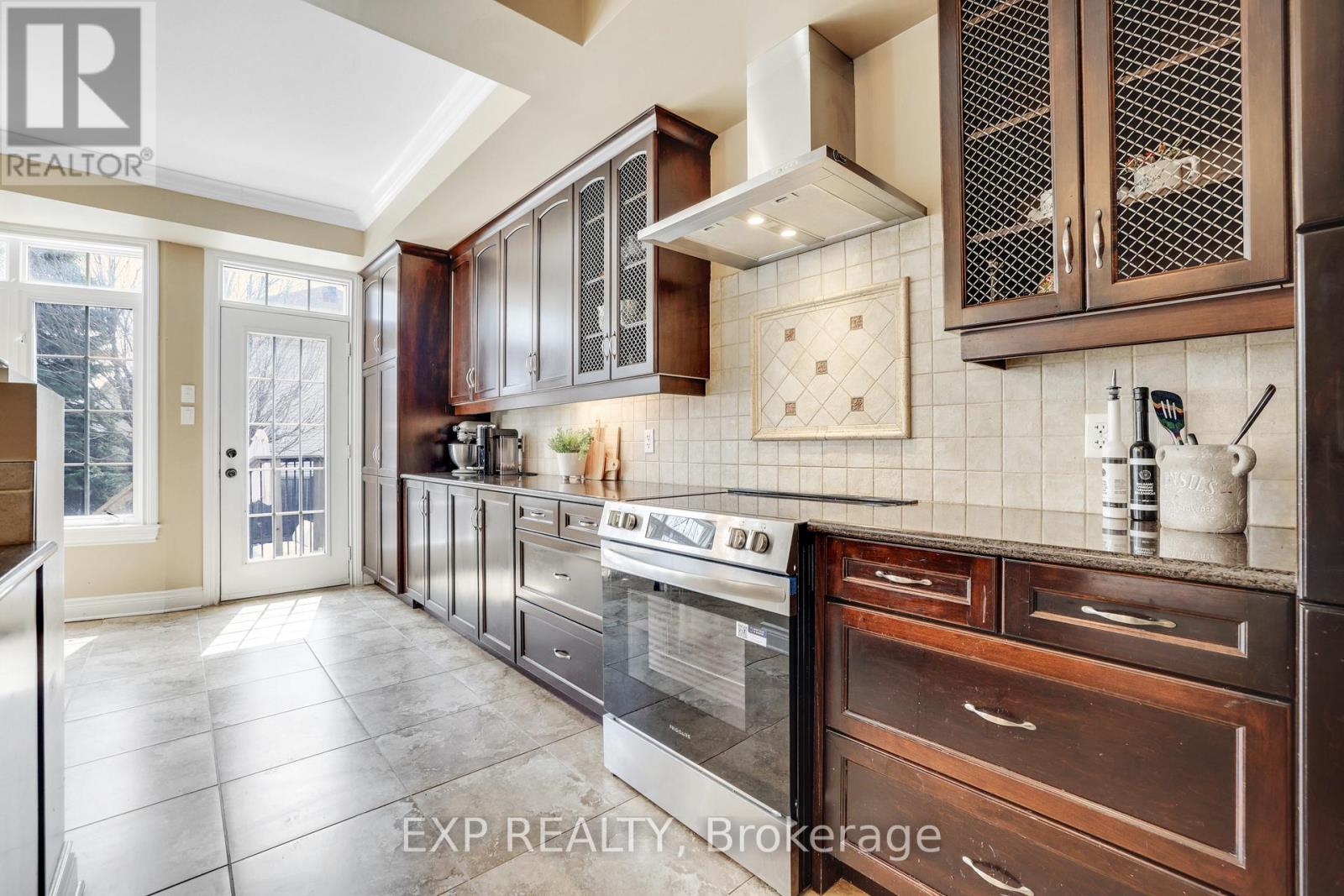 415 DUNDONALD DRIVE - 17