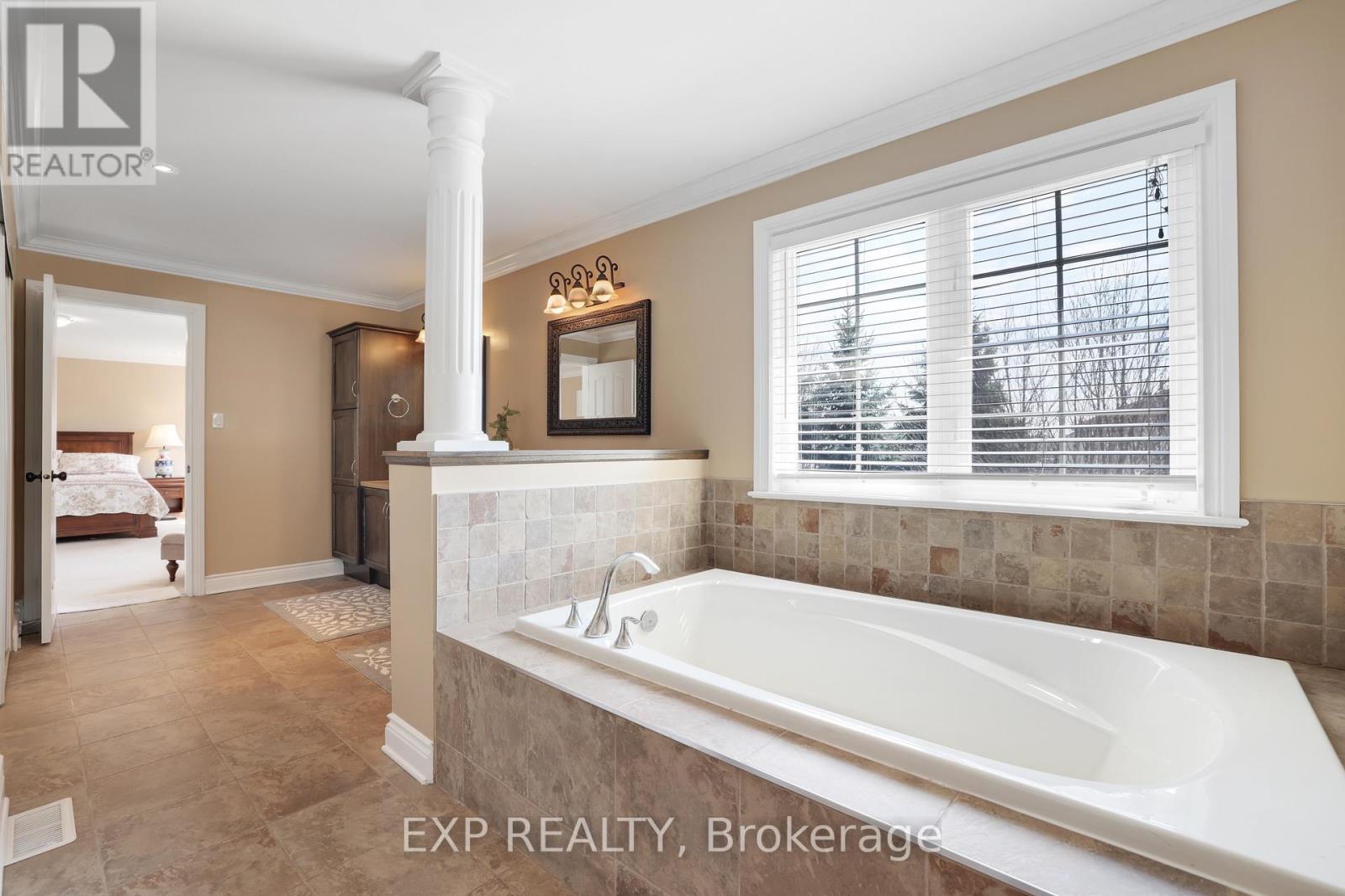 415 DUNDONALD DRIVE - 37