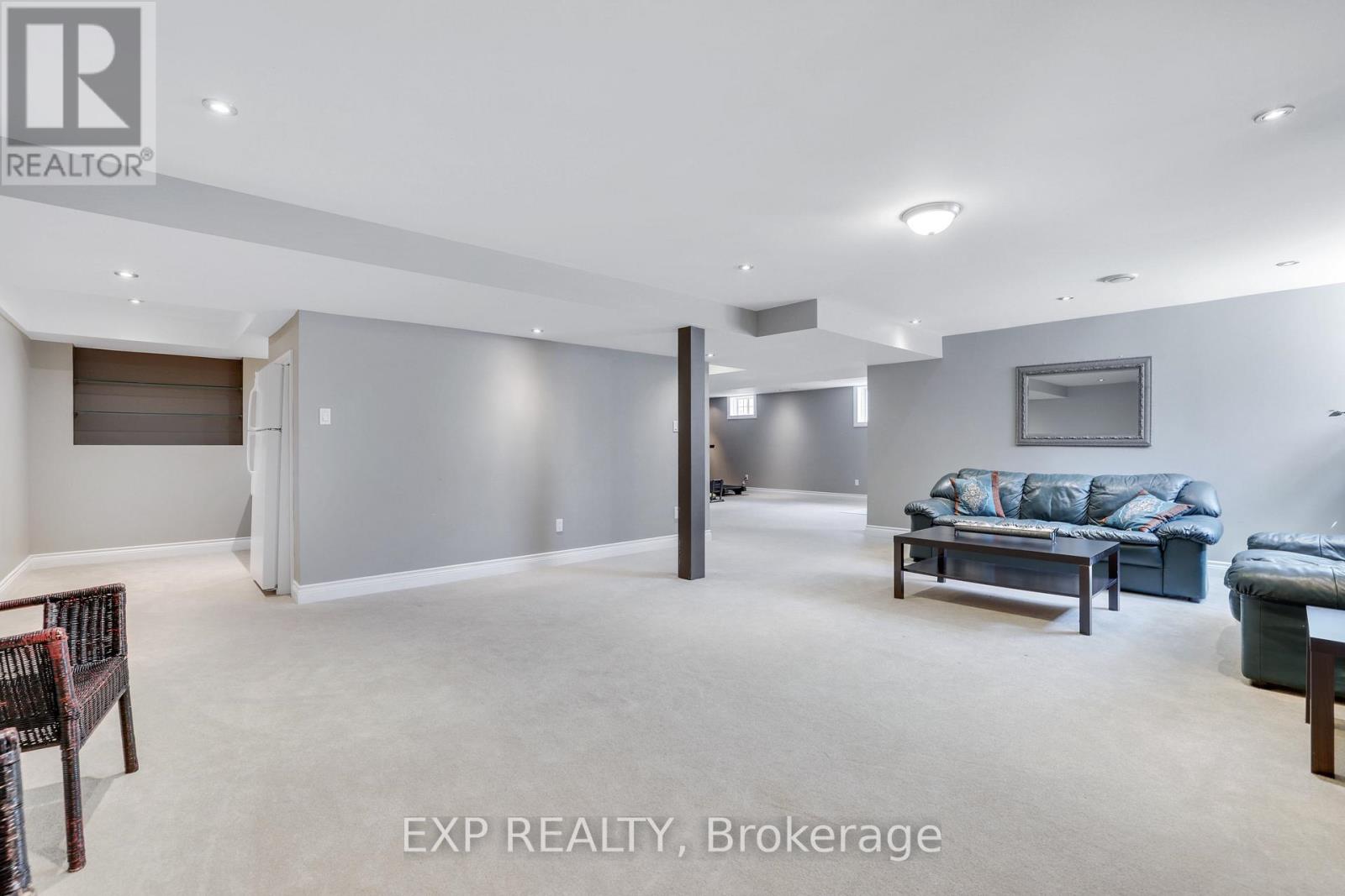 415 DUNDONALD DRIVE - 39