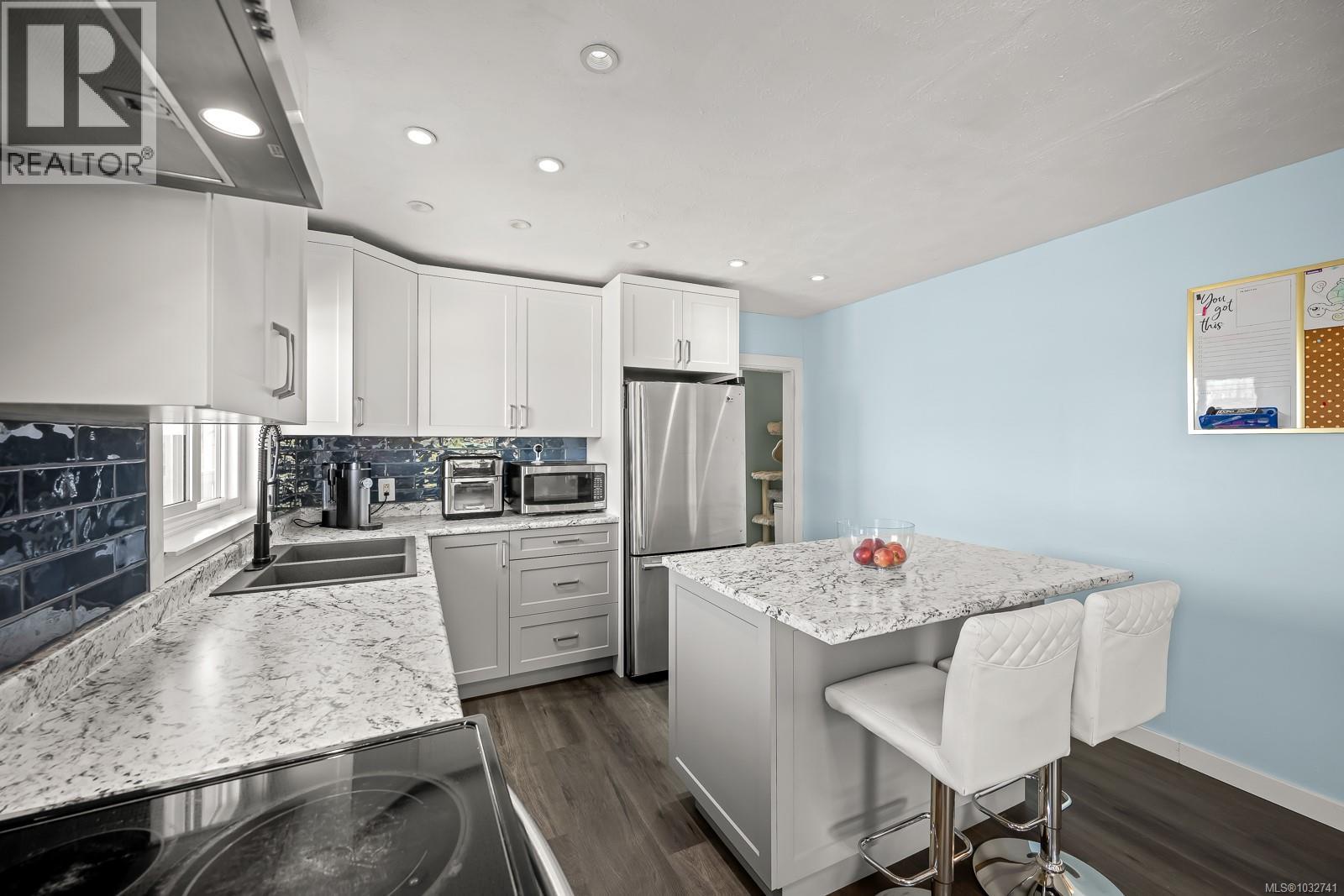 961 Greenwood St - Image 3