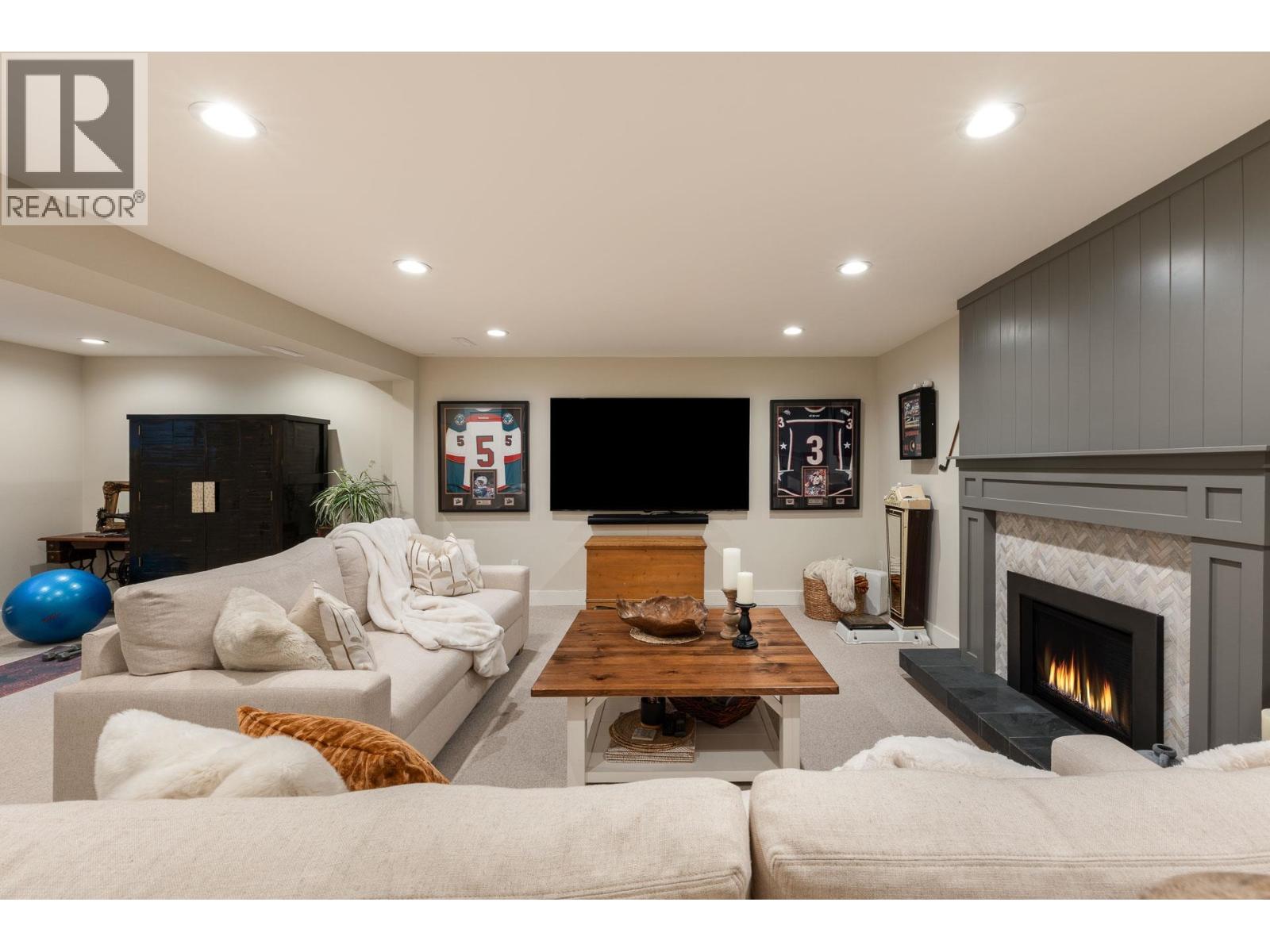 3665 RUTHERFORD CRESCENT, North Vancouver