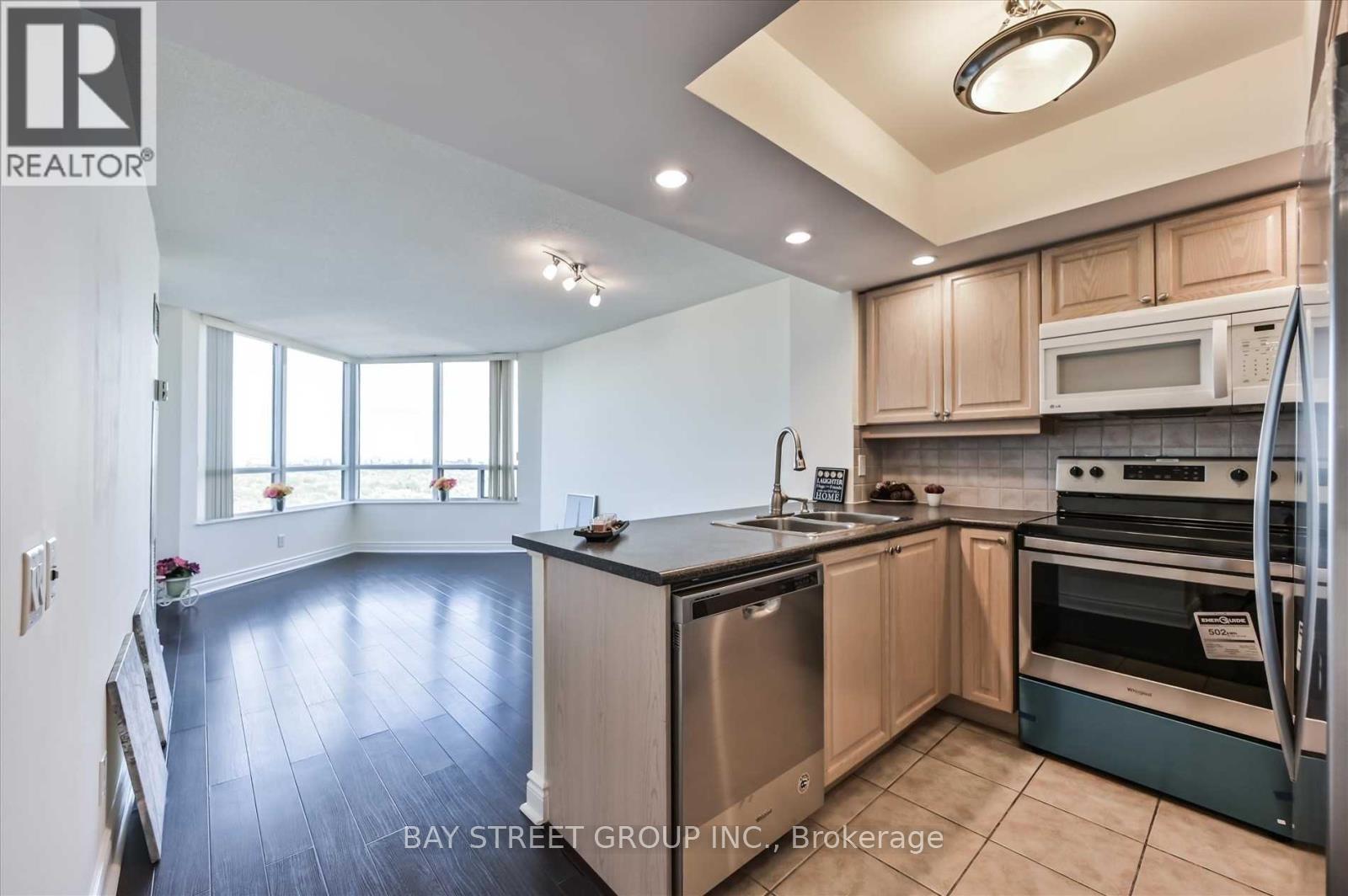 #2321 15 NORTHTOWN WAY - 8