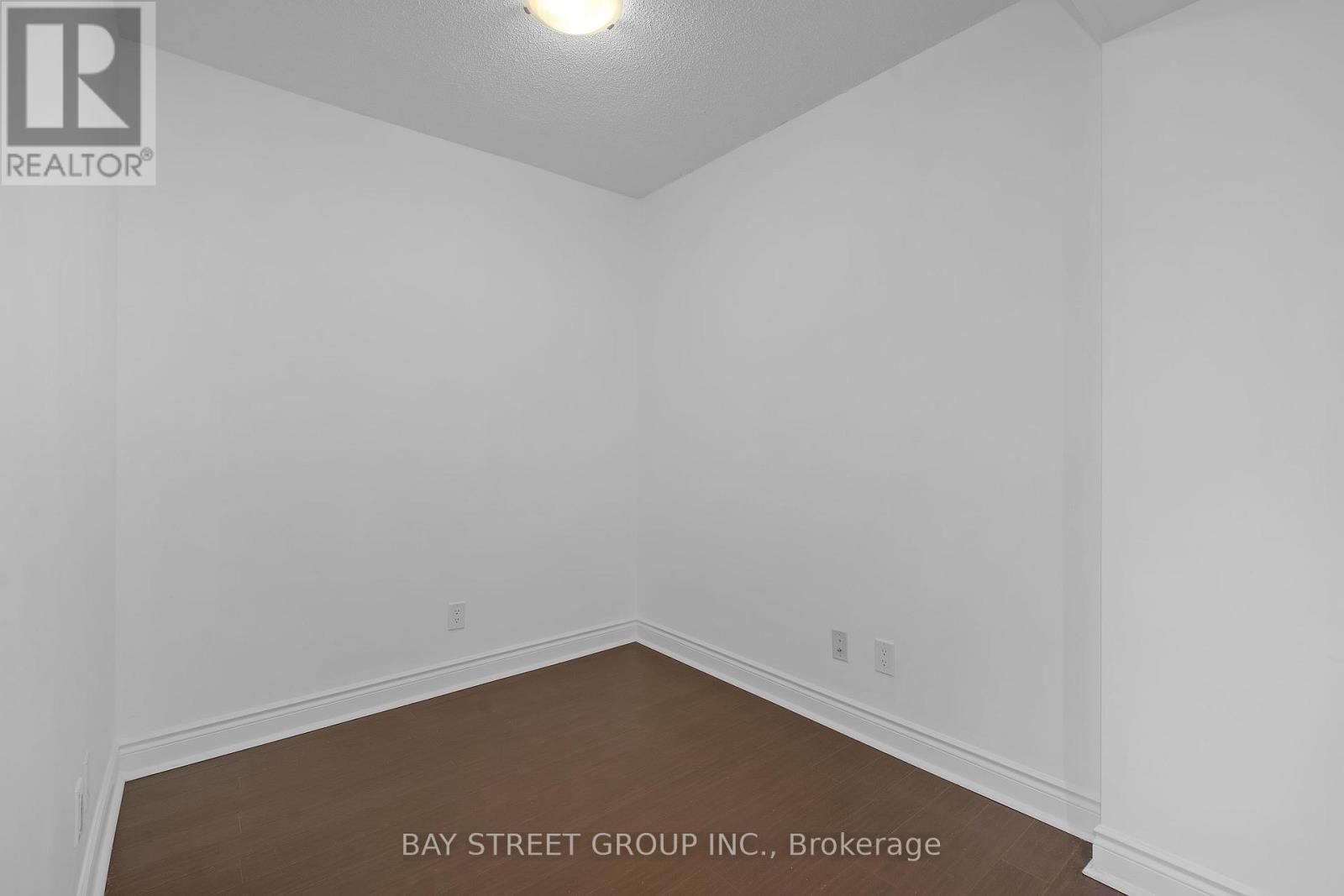#2321 15 NORTHTOWN WAY - 7