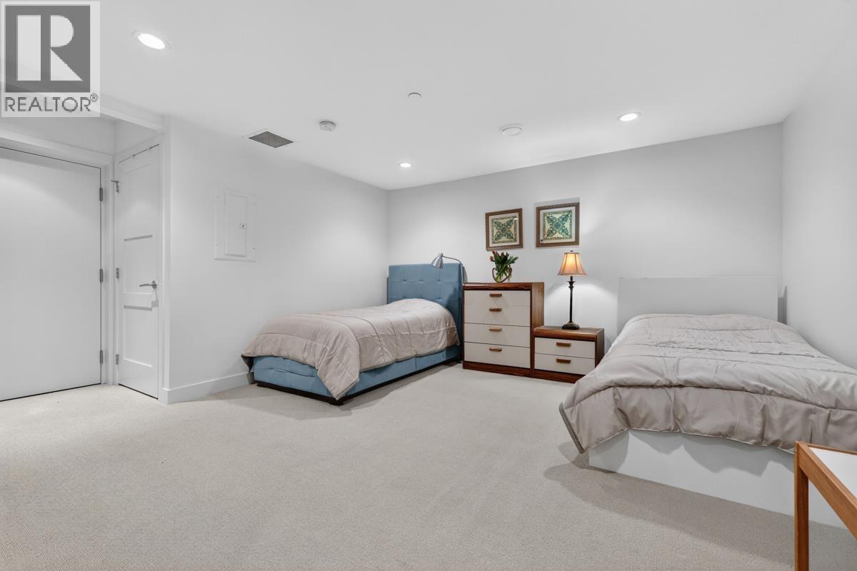 621 14TH STREET, West Vancouver