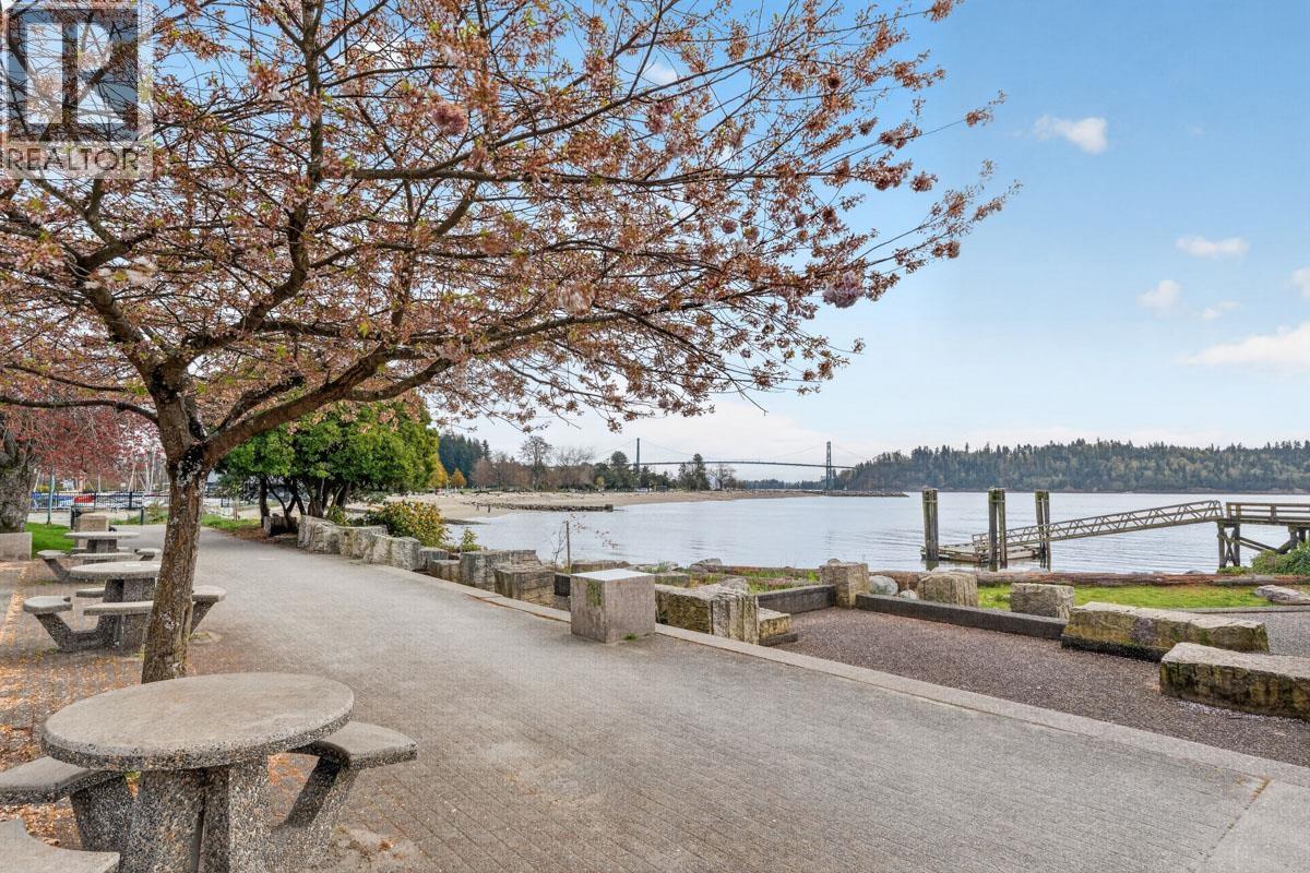 621 14TH STREET, West Vancouver