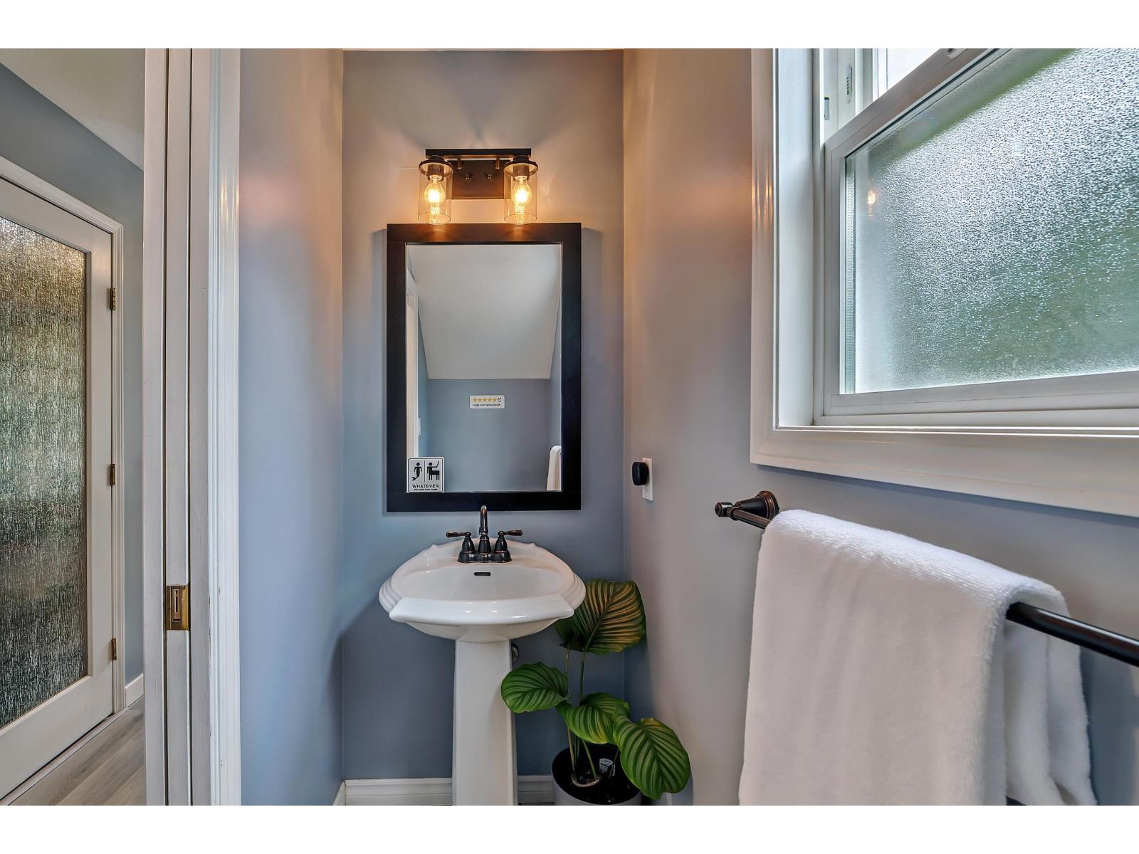 4 46277 CESSNA DRIVE, Chilliwack Proper South, Chilliwack