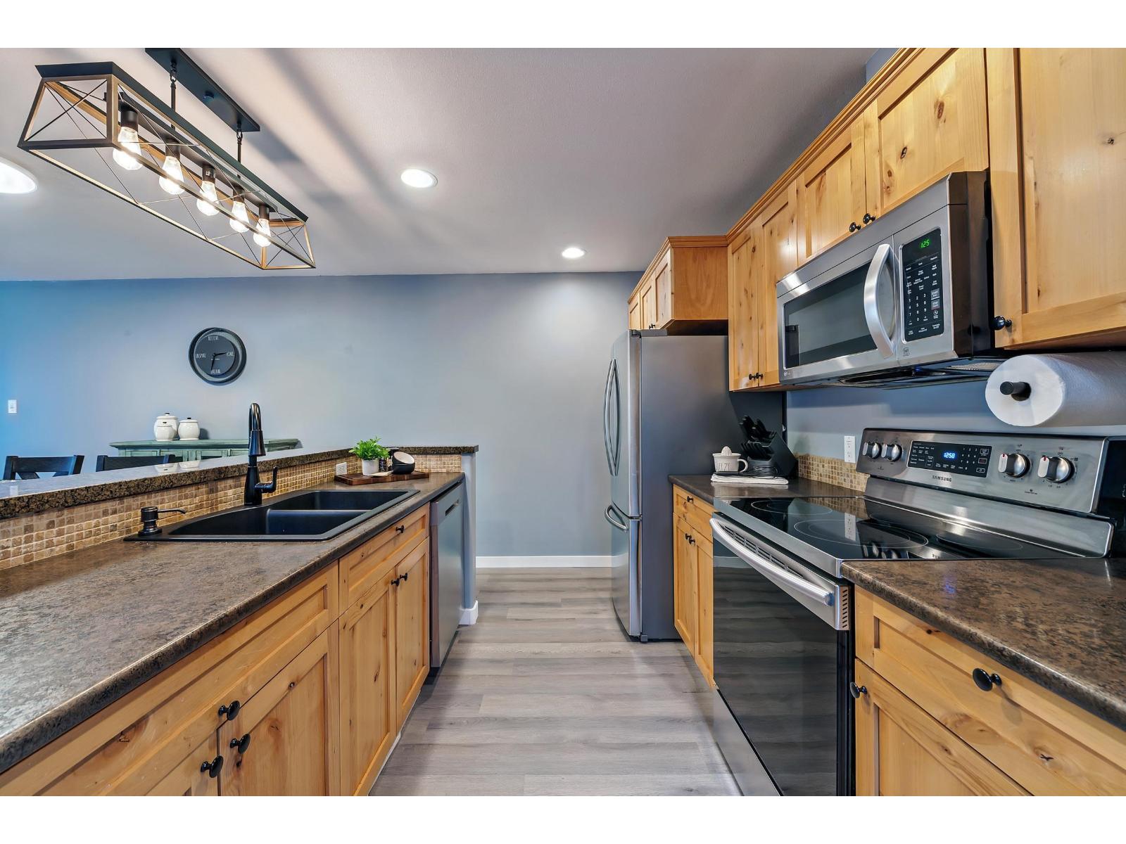 4 46277 CESSNA DRIVE, Chilliwack Proper South, Chilliwack