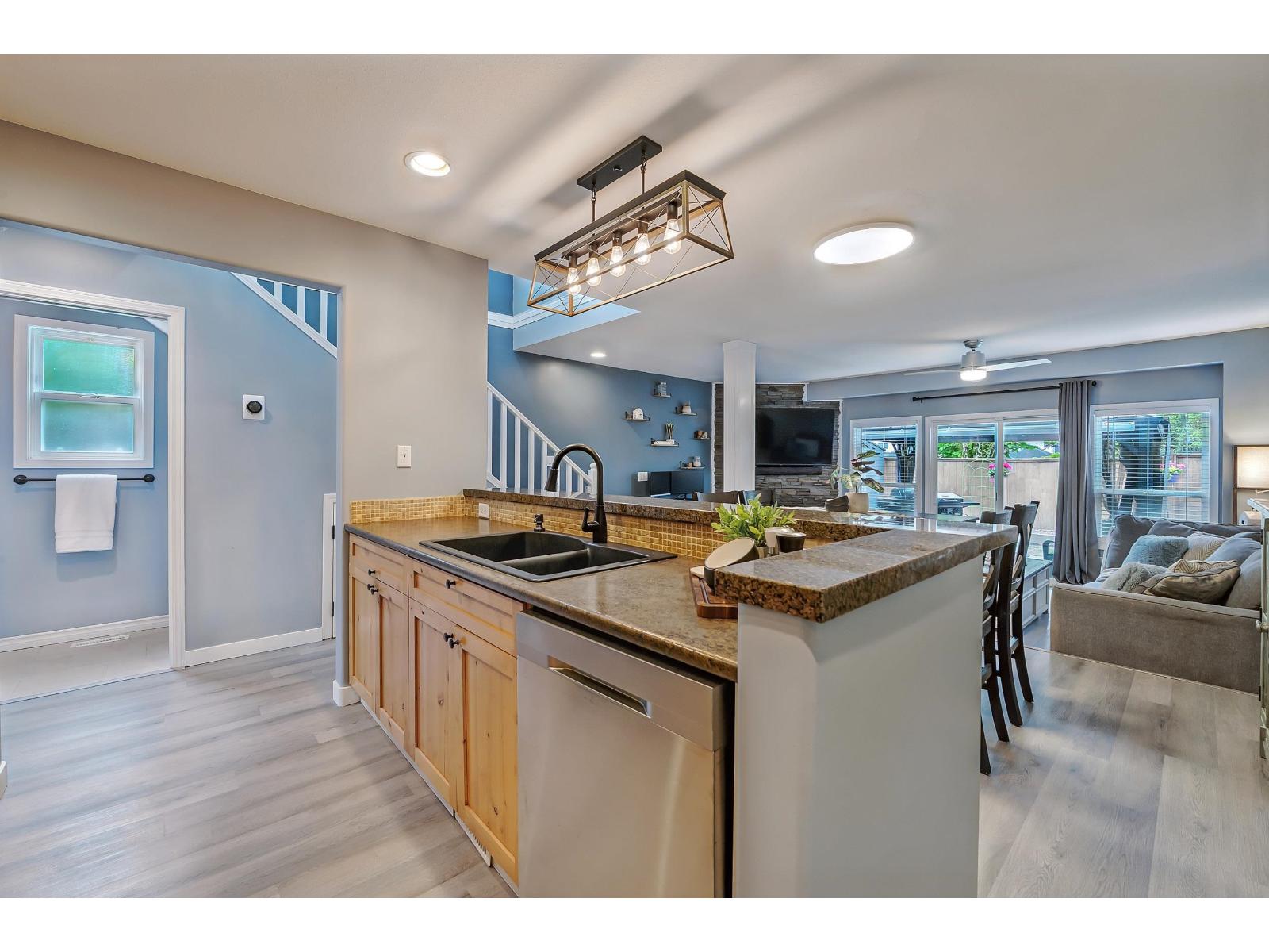 4 46277 CESSNA DRIVE, Chilliwack Proper South, Chilliwack
