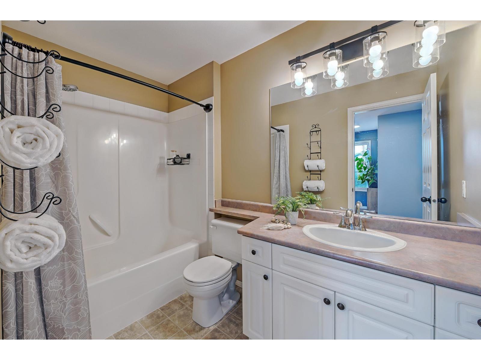4 46277 CESSNA DRIVE, Chilliwack Proper South, Chilliwack